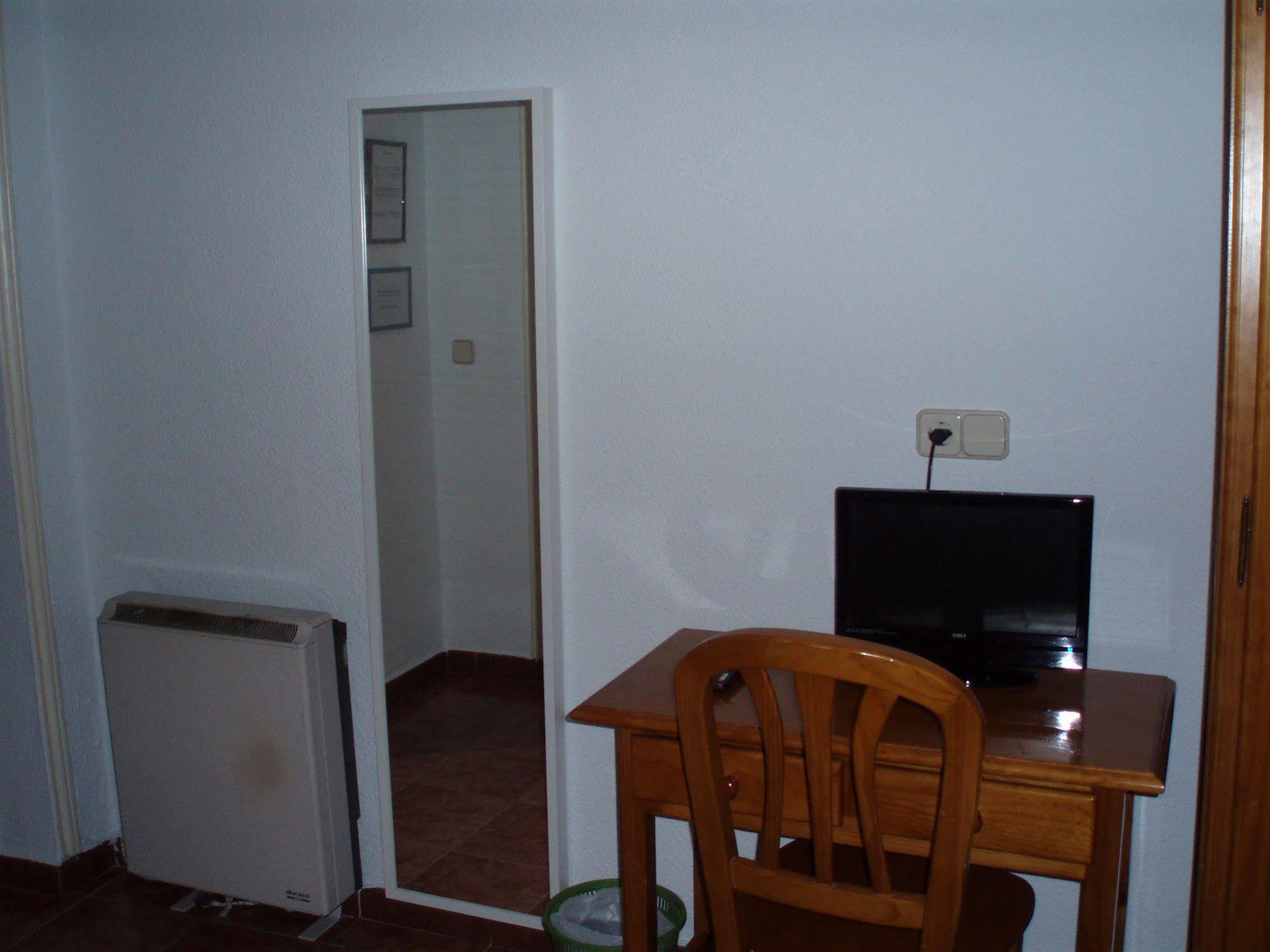 Hostal Castilla Μαδρίτη Εξωτερικό φωτογραφία