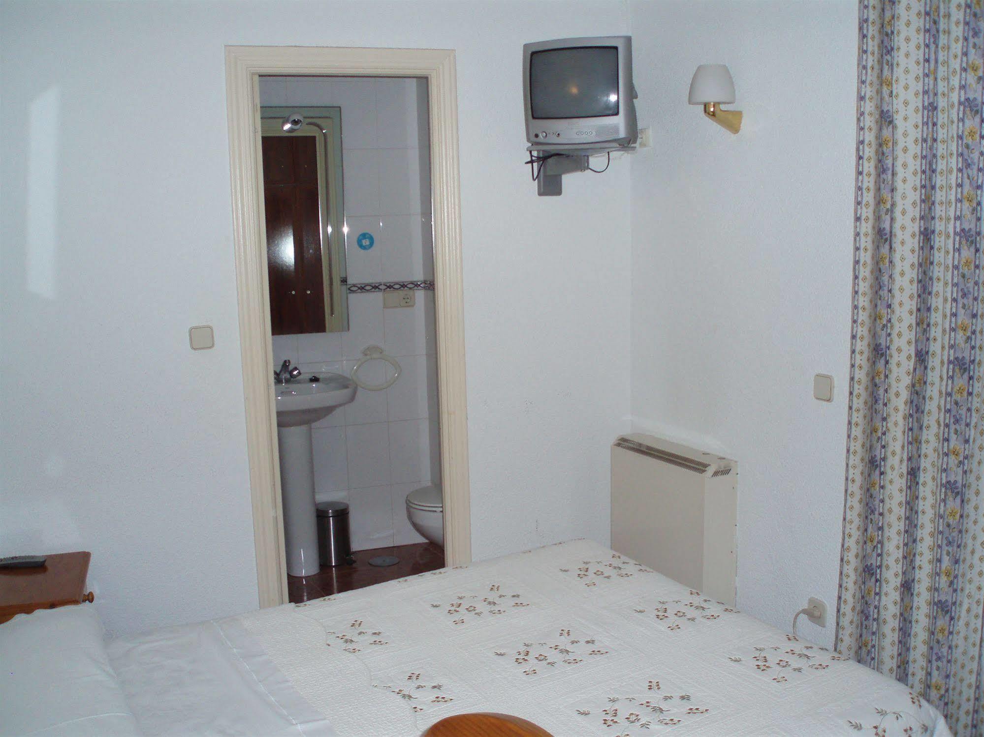 Hostal Castilla Μαδρίτη Εξωτερικό φωτογραφία